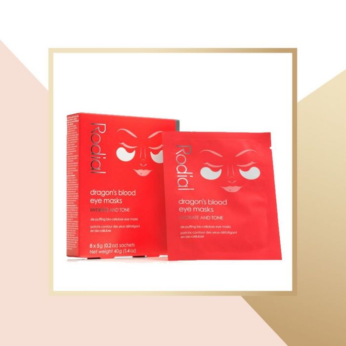  Rodial Dragon's Blood Eye Masks: Καινοτόμες μάσκες που ενυδατώνουν την ευαίσθητη περιοχή των ματιών χάρη στο εκχύλισμα Dragon's Blood  που καταπραΰνει την περιοχή και αποκαθιστώντας τα κύτταρα του δέρματος. Το Υαλουρονικό Οξύ «γεμίζει» τις λεπτές γραμμές