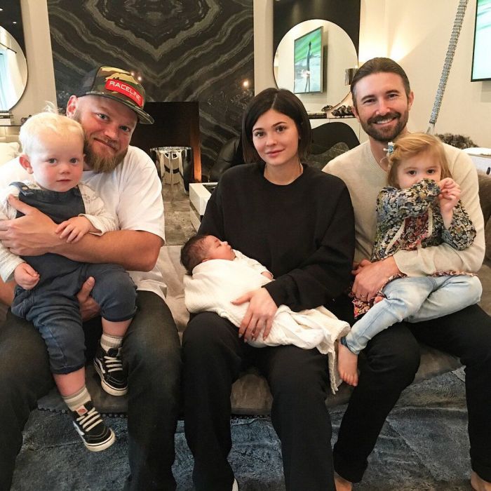 Αυτές τις φωτογραφίες της Kylie Jenner με την νεογέννητη Stormi δεν τις είχες ξαναδεί