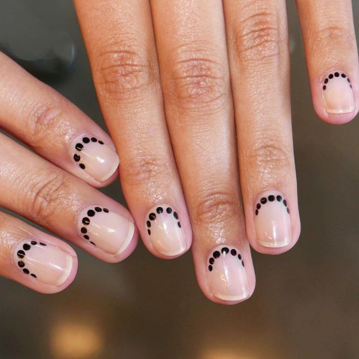 Ένα διαφορετικό cuticle nail art