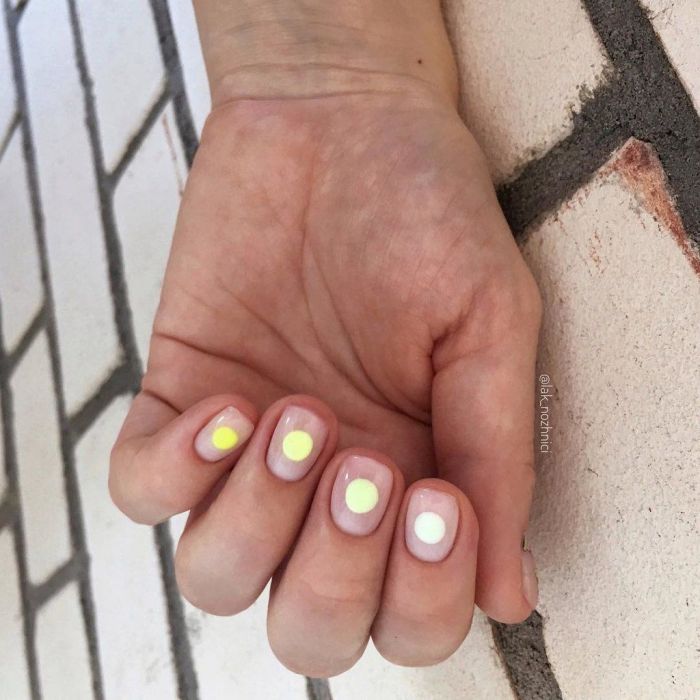 20 τέλεια minimal nail art που μπορείς να κάνεις στο σχολείο