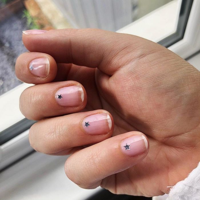 20 τέλεια minimal nail art που μπορείς να κάνεις στο σχολείο
