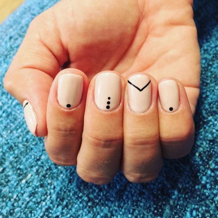 20 τέλεια minimal nail art που μπορείς να κάνεις στο σχολείο