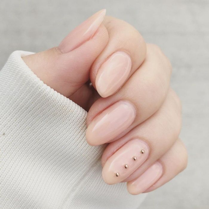 20 τέλεια minimal nail art που μπορείς να κάνεις στο σχολείο