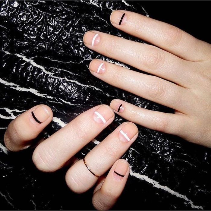 20 τέλεια minimal nail art που μπορείς να κάνεις στο σχολείο