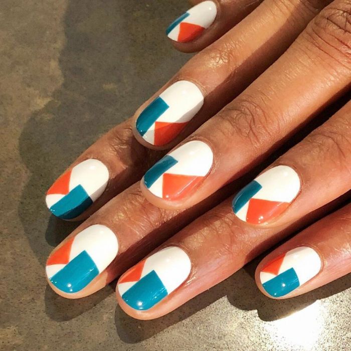 To Color Blocking στα νύχια δεν θα φύγει ποτέ από τη μόδα και έχουμε τις αποδείξεις