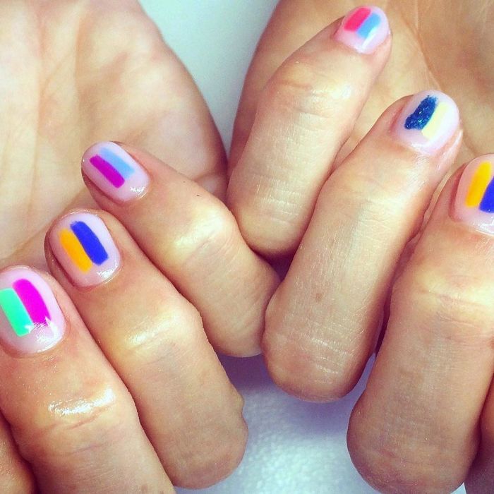 To Color Blocking στα νύχια δεν θα φύγει ποτέ από τη μόδα και έχουμε τις αποδείξεις