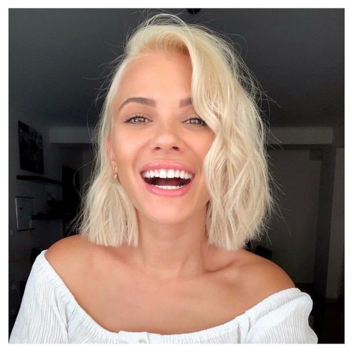 H Λάουρα Νάργες έκοψε τα μαλλιά της πολύ κοντά και μας αρέσει πολύ!