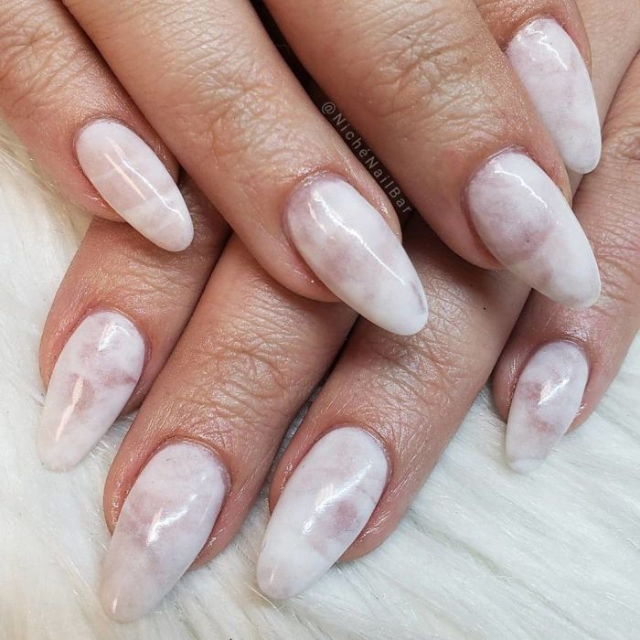 Στην πιο διακριτική του εκδοχή γίνεται ακόμα πιο ενδιαφέρον