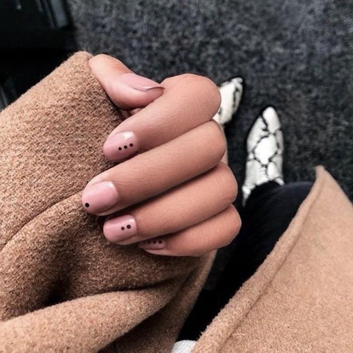 10 minimal nail art που μπορείς να κάνεις απόψε το βράδυ!
