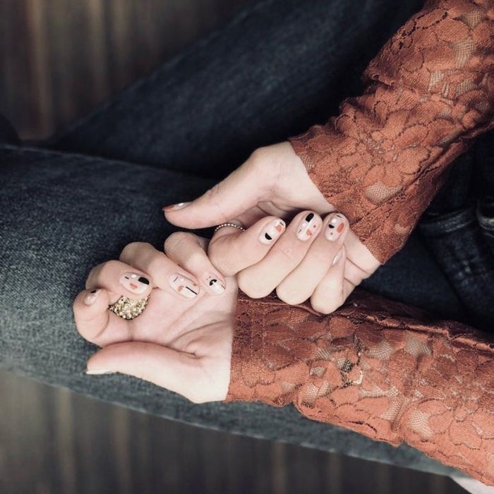 10 minimal nail art που μπορείς να κάνεις απόψε το βράδυ!