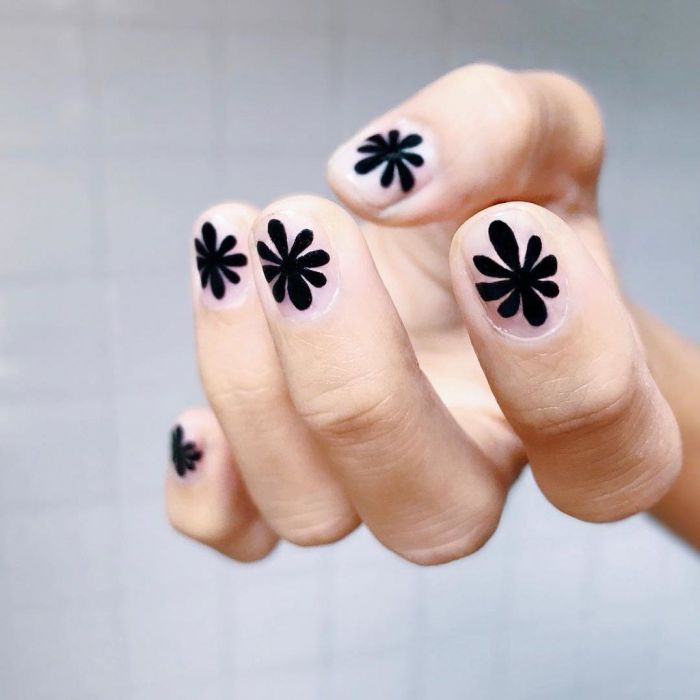 Painted Black! 20 μανικιούρ για εσένα που λατρεύεις το μαύρο και αυτό βγαίνει προς τα έξω