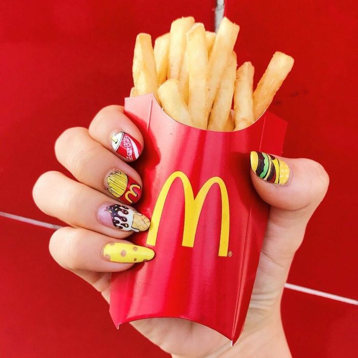 FryYay! Είναι απόγευμα Παρασκευής και λαχταρήσαμε λίγο junk food…