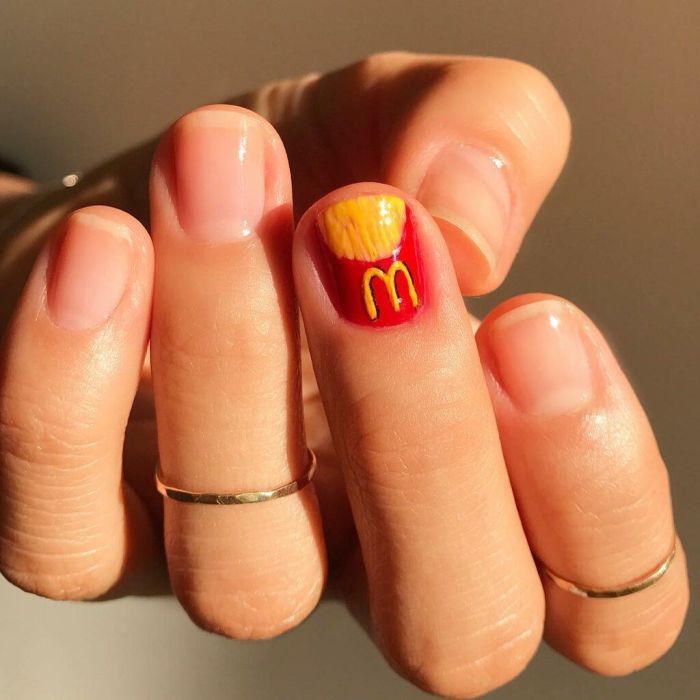 FryYay! Είναι απόγευμα Παρασκευής και λαχταρήσαμε λίγο junk food…