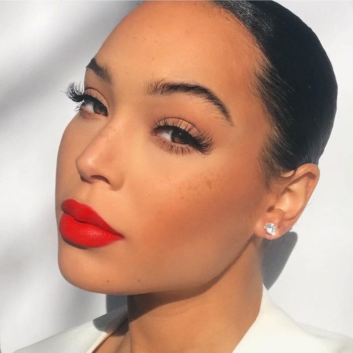 4+1 μυστικά για πλούσιες βλεφαρίδες 