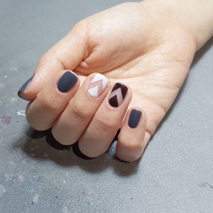 Αυτό είναι το ένα trend στα νύχια που βλέπουμε ξανά και ξανά κάθε σεζόν