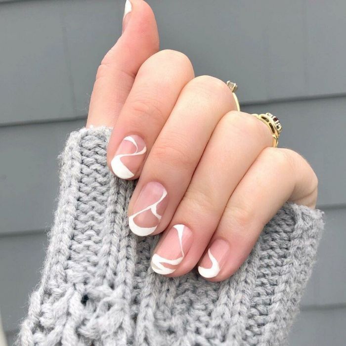 Αυτό είναι το ένα trend στα νύχια που βλέπουμε ξανά και ξανά κάθε σεζόν