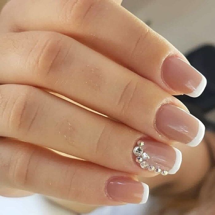 Πώς να τοποθετήσεις μόνη σου στρας στα νύχια 