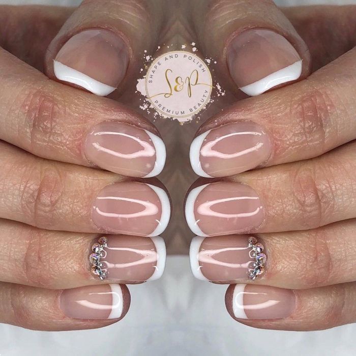 Πώς να τοποθετήσεις μόνη σου στρας στα νύχια 