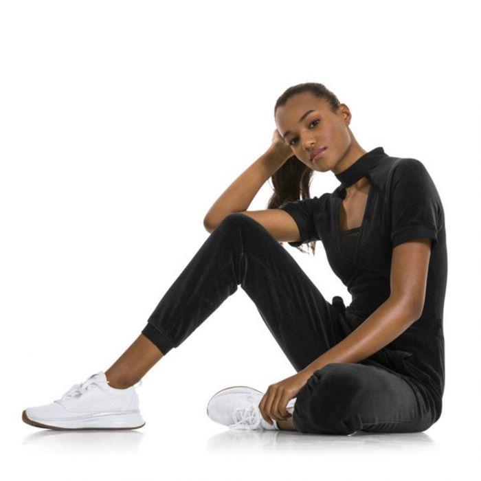 Η ολόσωμη φόρμα για το σχολείο και το club σχεδιασμένη από την Selena Gomez	