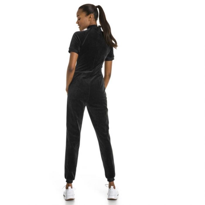 Η ολόσωμη φόρμα για το σχολείο και το club σχεδιασμένη από την Selena Gomez	