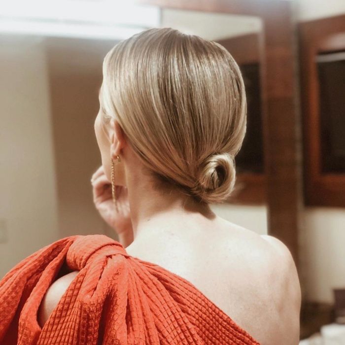 4. Χαμηλός κότσος. Πολύ εύκολη και κομψή επιλογή για όλες τις ώρες της ημέρας. 