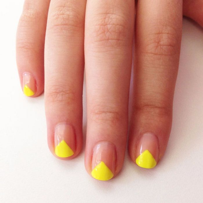 Τα #NeonNails είναι κιτς αλλά εμείς βρήκαμε 15 που είναι oh so chic!