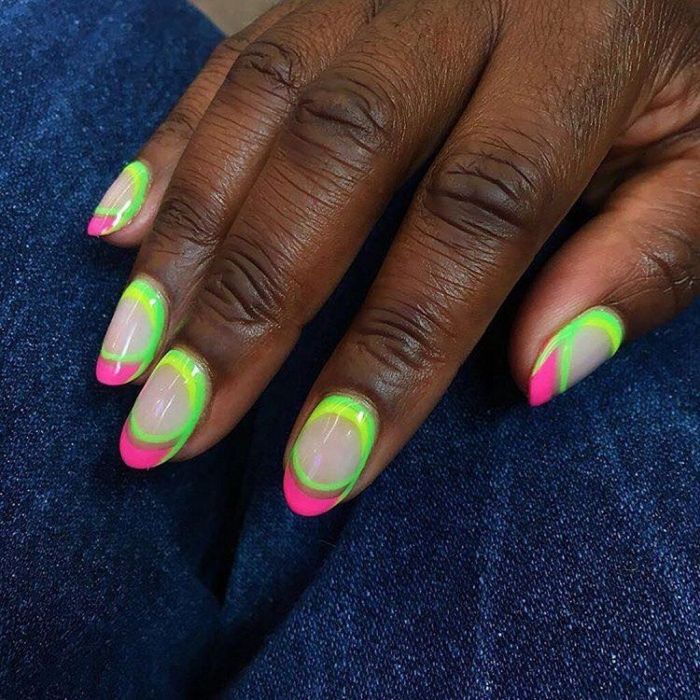 Τα #NeonNails είναι κιτς αλλά εμείς βρήκαμε 15 που είναι oh so chic!