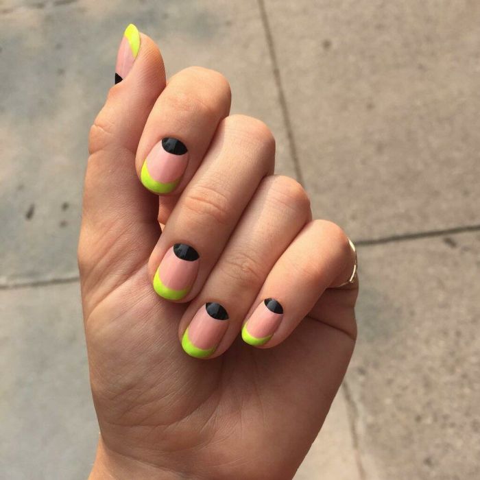 Τα #NeonNails είναι κιτς αλλά εμείς βρήκαμε 15 που είναι oh so chic!