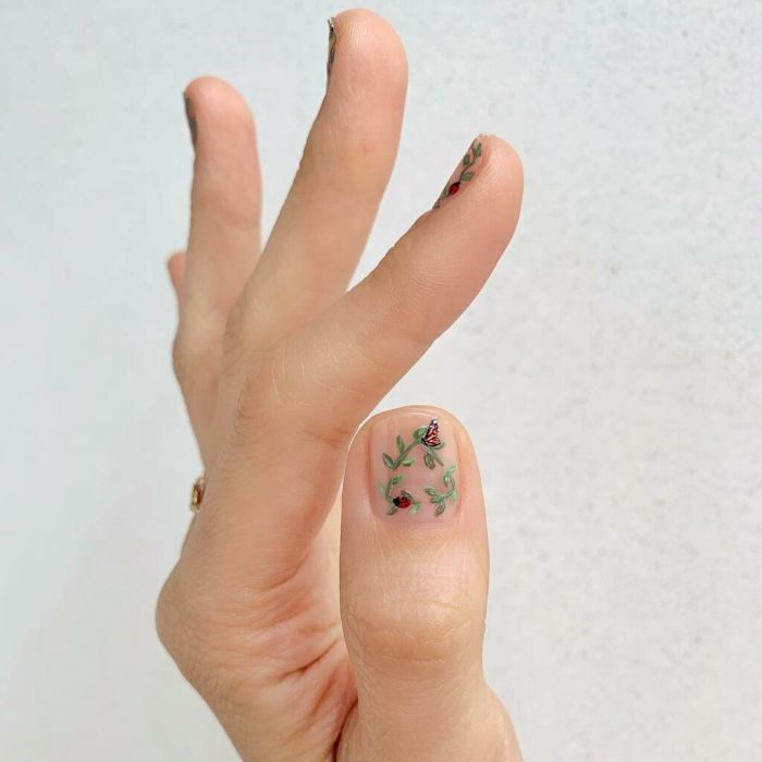 Ξέχνα αυτά που ήξερες, το trendy nail art γίνεται πλέον στον αντίχειρα!