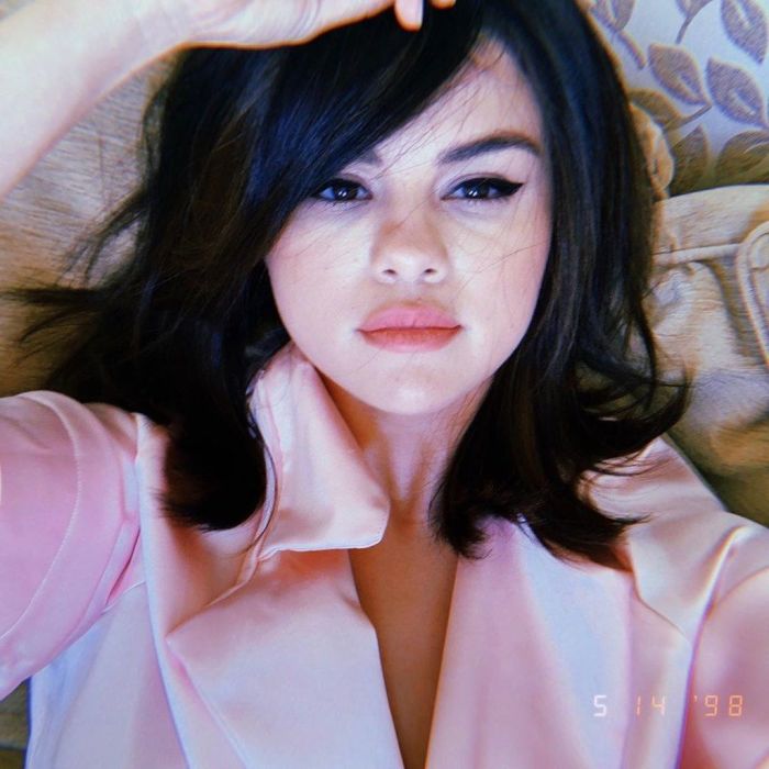 Η Selena συνεργάζεται, κατά καιρούς, με διάφορα μεγάλα brands, όπως η Puma και η Coach. Από την Puma, συγκεκριμένα, βγάζει πάνω από 30 εκατομμύρια δολάρια.
