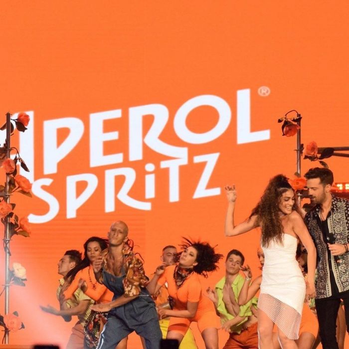 Ήβη Αδάμου και Κωνσταντίνος Αργυρός στη σκηνή των mad vma 