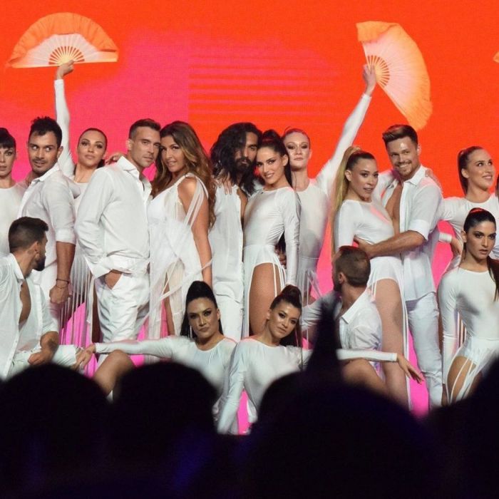 Η number one @helenaparizouofficial με τον sun dancer στο τραγουδιστικό του ντεμπούτο @iasonasmandilas
