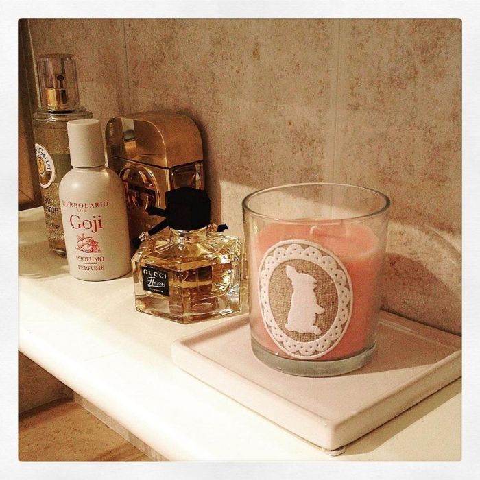 Αρωματικά κεριά για το δωμάτιό της.
Τις στιγμές που θα χαλαρώνει, θα σε ευγνωμονεί.