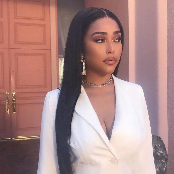 Σύμφωνα με το Hollywood Life, πηγή κοντά στην Jordyn αναφέρει ότι πληγώθηκε πολύ από το σχόλιο της Khloe, καθώς έχει αντιμετωπίσει πολλές φορές θέματα με την εικόνα που έχει το σώμα της.