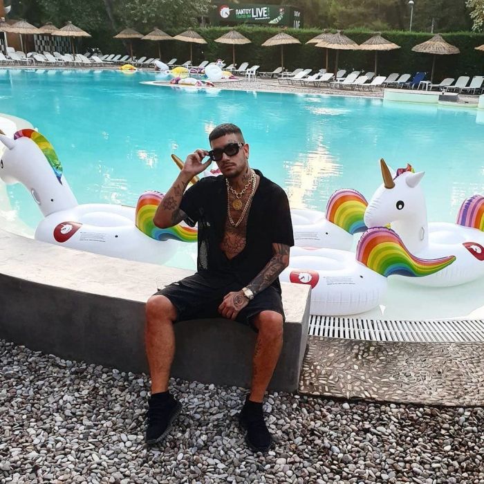 «Δε θέλω να χαλάμε την εικόνα ότι ‘Να, ήρθαν οι rappers τώρα, οι κάγκουρες στα Βραβεία’. Ψιλοαρπαχτήκαμε εκεί με τον Snik, αλλά στο τέλος τα βρήκαμε»
