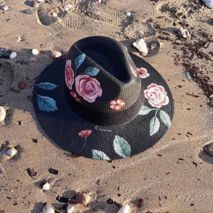 Ας ξεφύγεις λίγο από το κλασικό χρώμα της ψάθας ή το λευκό. Δεν έγινε και τίποτα!