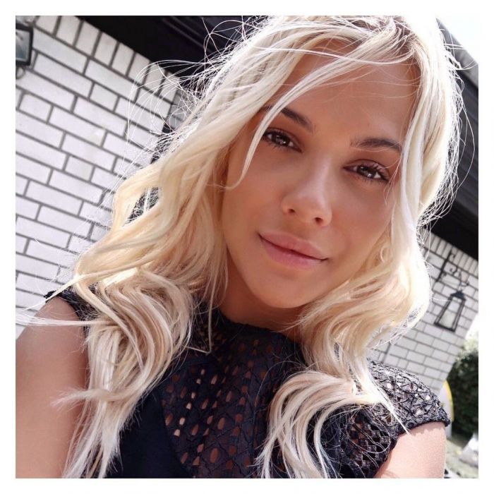 «Τώρα η γιαγιάκα μου πήγε στον μπαμπάκα μου, θα προσπαθεί με τέρμα σπαστά γερμανικά να του πει τα νέα μας, τρέχα γύρευε!
Σου το είπα και ψιθυριστά στο αυτί κρατώντας το χεράκι σου λίγο πριν φύγεις, ότι είσαι η καλύτερη γιαγιά του κόσμου και σε ευχαριστώ 