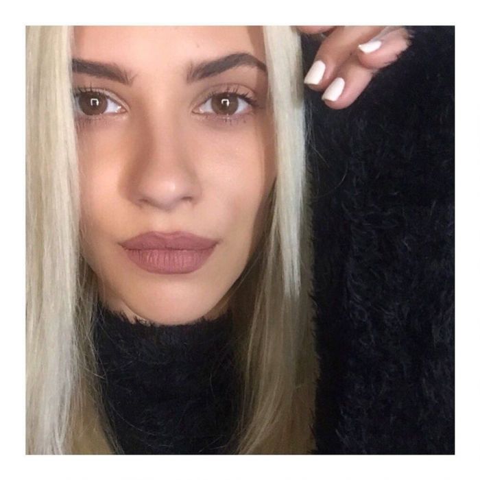 «Μην φοβάσαι για τίποτα, εμείς τα εγγόνια σου (και δισέγγονα μη σου πω) θα προσέχουμε τον σύζυγό σου και τα παιδιά σου σαν τα μάτια μας. 
Αγαπώσε καλομάνα πόντια με τα όλα σου»