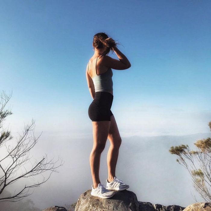 Tanya Poppett ή @tanyapoppett: Η Tanya θα σου δείξει ασκήσεις box, τρέξιμο και aerial yoga. 