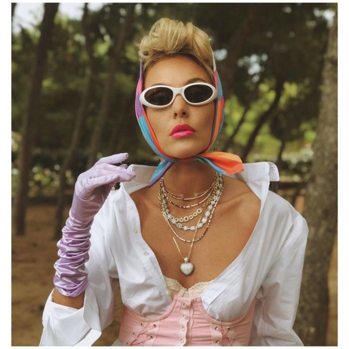 Με αυτήν τη φωτογραφία στο Instagram, η Τάμτα ευχαρίστησε τους θαυμαστές της που έφεραν το τραγούδι Senorita στο #1 trend στο Youtube.