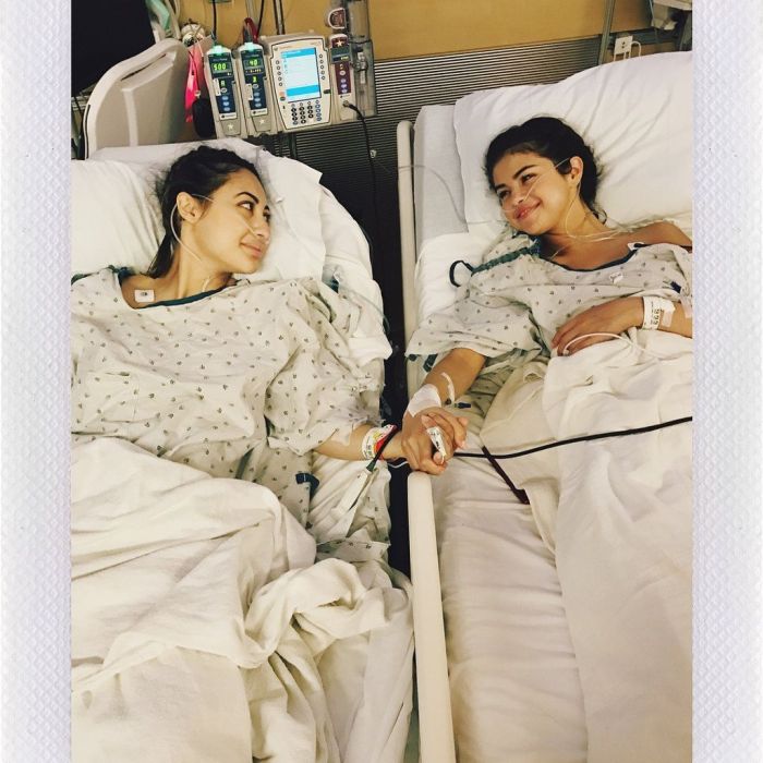 Το καλοκαίρι του 2017 η Selena Gomez έκανε μεταμόσχευση νεφρού, δότρια του οποίου ήταν η φίλη της, Francia Raisa.