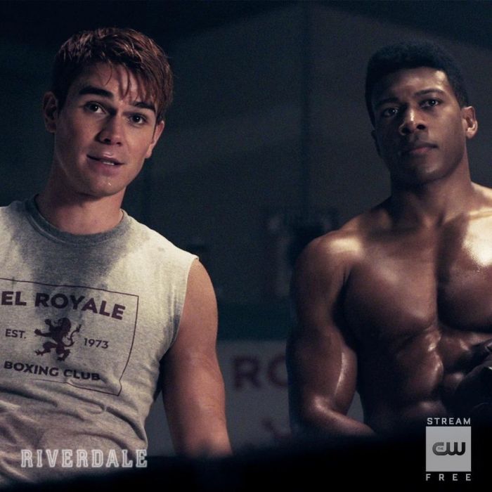 6.	Τα φυσικά μαλλιά του KJ Apa είναι καστανά και για τις απαιτήσεις της σειράς τα βάφει κάθε δύο εβδομάδες.