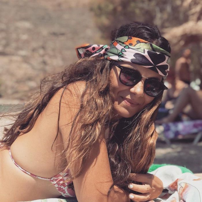 ΕΛΙΑΝΑ ΧΡΥΣΙΚΟΠΟΥΛΟΥ. Hands down ο τέλειος τρόπος για να φορέσεις την μπαντάνα στην παραλία!