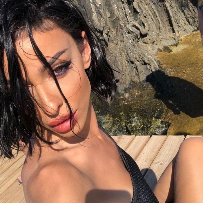 Δεν αφήνει λεπτό, όμως, τους followers της χωρίς φωτογραφία ή βίντεο