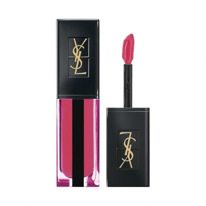 YSL, VERNIS À LÈVRES WATER STAIN. Είναι εμπλουτισμένο με νερό γι’ αυτό νιώθεις σα να μη φοράς τίποτα ενώ τα χείλη σου έχουν το πιο φωτεινό χρώμα. 