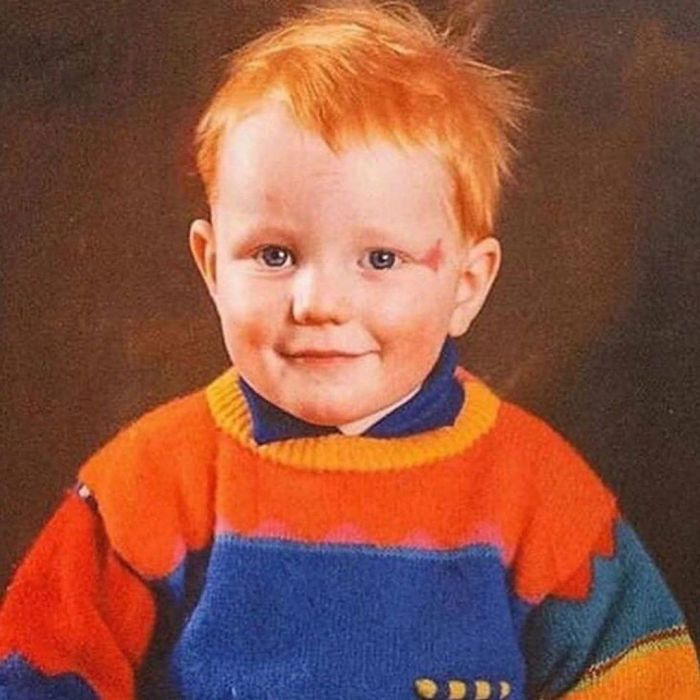 Ποιος θα περίμενε ότι αυτό το γλυκό παιδάκι όταν μεγάλωνε θα είχε μια τέτοια επιτυχημένη μουσική πορεία και θα άκουγε στο όνομα  Ed Sheeran.
photo credits @edsheeranissunshine