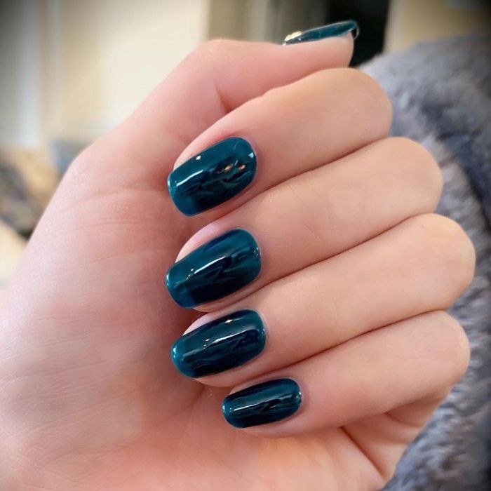Ο nail artist δημοσίευσε τα νέα νύχια της Selena στο προφίλ του στο Instagram. Δεν είναι φοβερό το νέο της μανικιούρ;