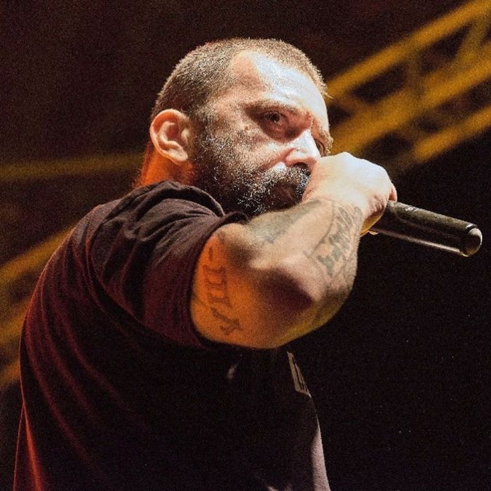 Ο Βέβηλος επιστρέφει στο Θέατρο Βράχων την Κυριακή 8 Σεπτεμβρίου.