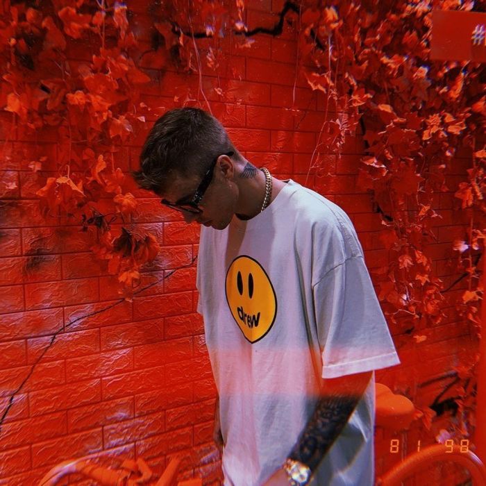 O Justin Bieber τραγούδησε μέσα σε εκκλησία μπροστά σε ένα ένθερμο κοινό.