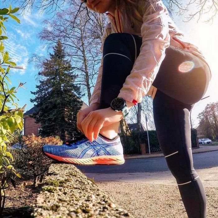 Runkeeper: Η εφαρμογή χρησιμοποιεί διάφορα challenges για να σε κινητοποιήσει. Επίσης, σου δίνει τη δυνατότητα να κάνεις σύγκριση στις επιδόσεις σου με τους προηγούμενους μήνες. 